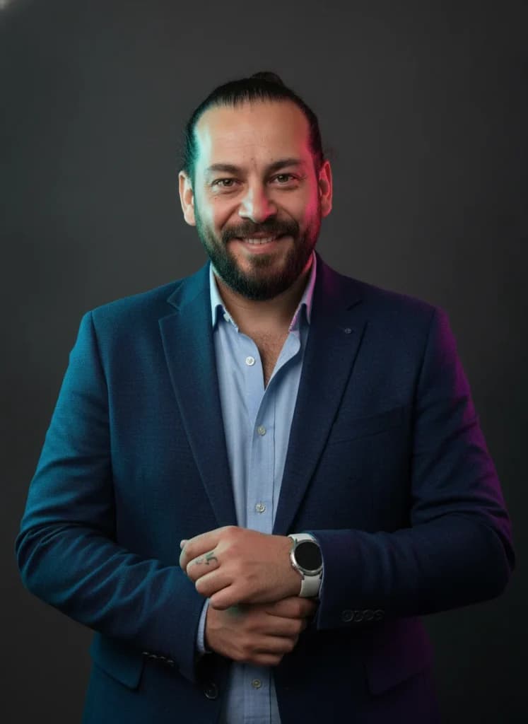 AIO Clicks team member